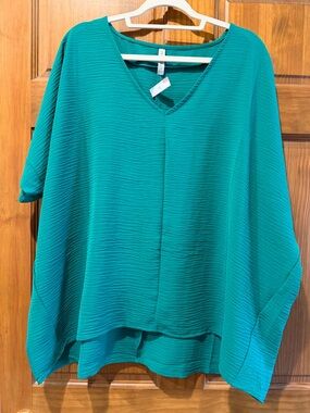 NWT! Sz 1x Zenana Women’s green V-Neck Textured Blouse